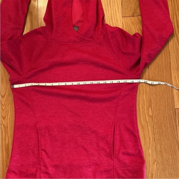3/$20✨Champion Women's Vibrant Red Hoodie - Picture 5 of 10